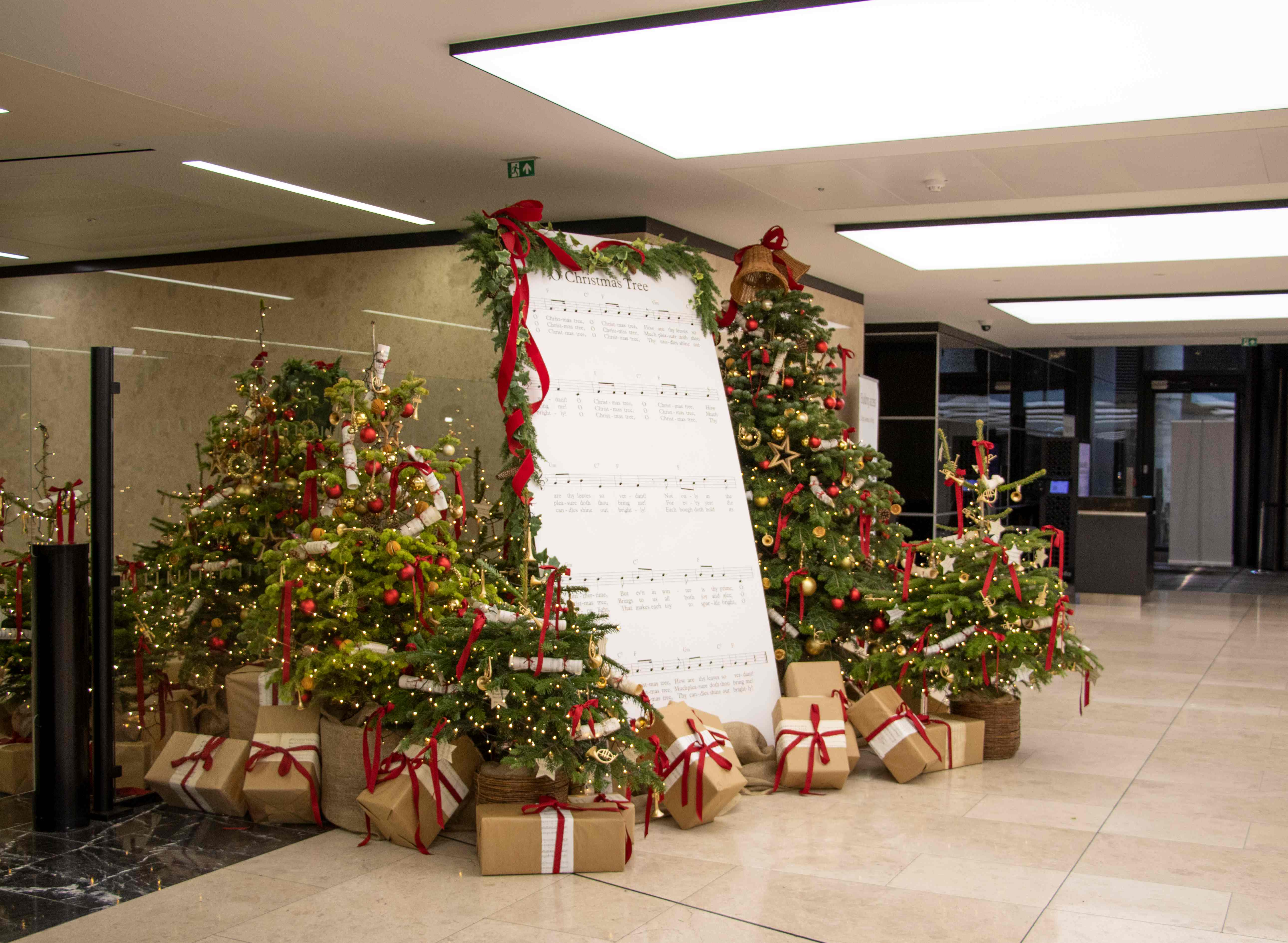 Picture 2 Scene with Sheet Music UBS Christmas