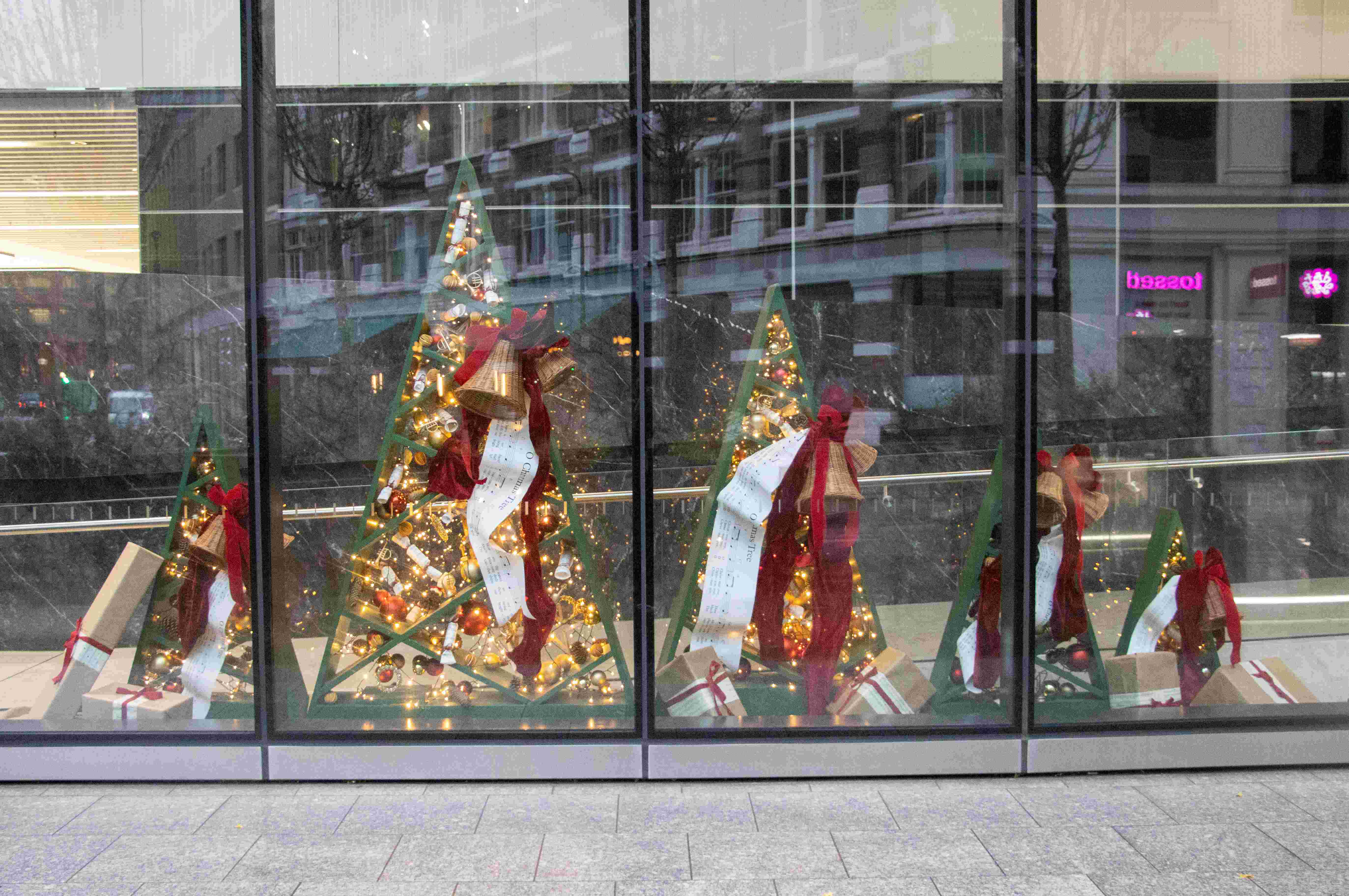 Picture 6 Group of Zig Zag in Window UBS Christmas