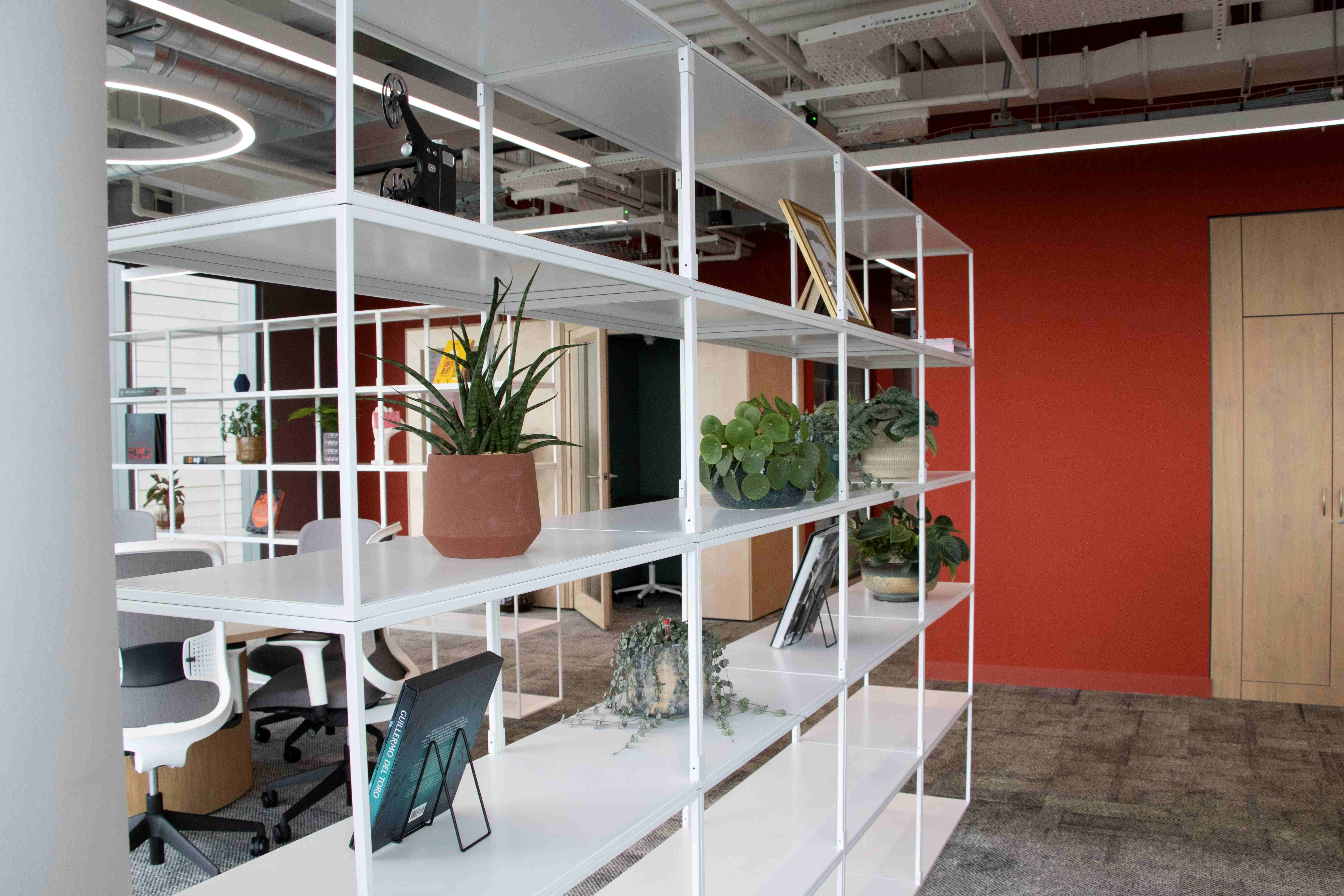Photo 5 Streaming 5th Floor 2 Tone Movement Planters lr